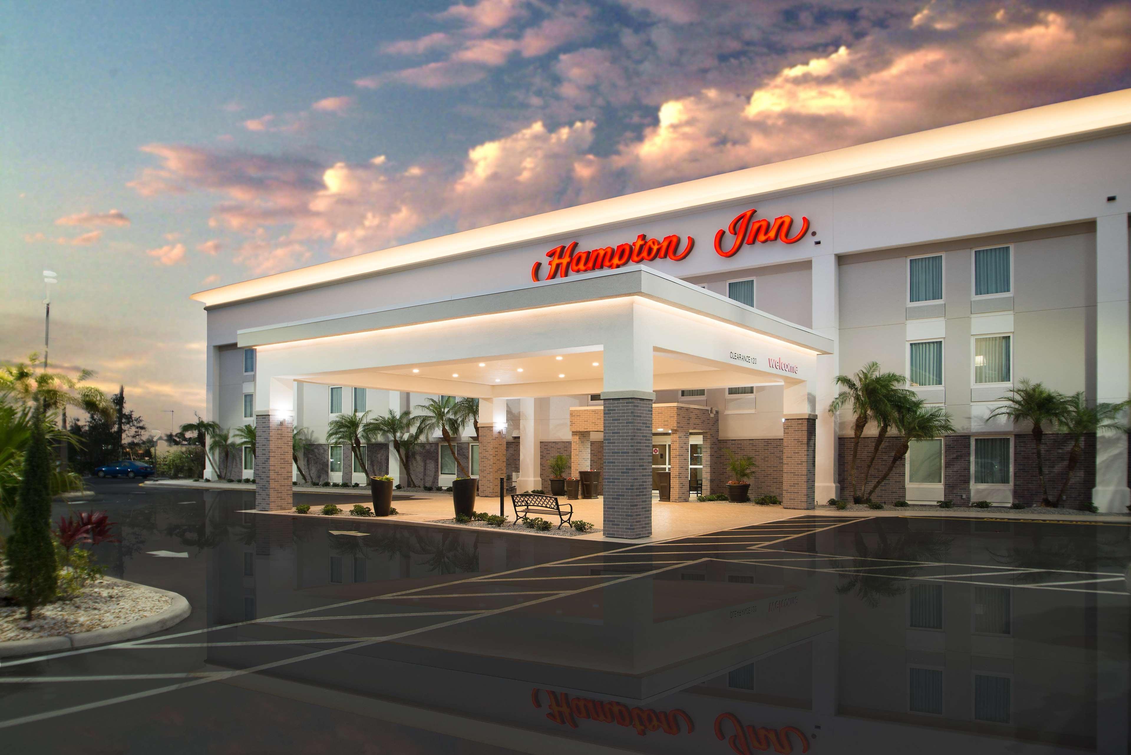 Hampton Inn Port Charlotte Bagian luar foto