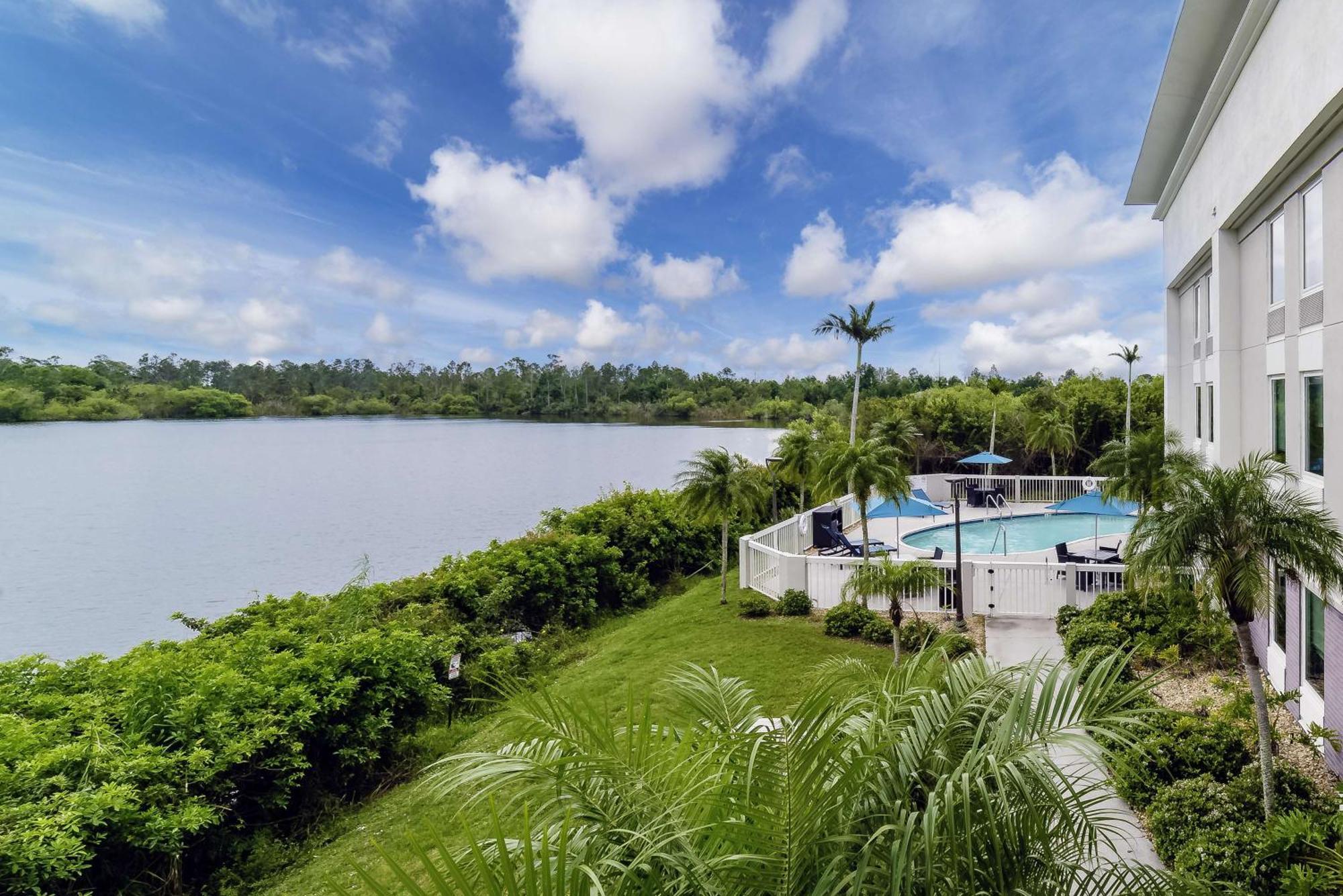 Hampton Inn Port Charlotte Bagian luar foto